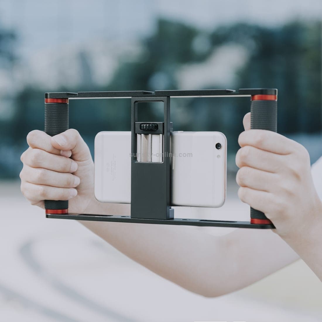 YELANGU PC05 YLG0909B Vlogging Live Broadcast Smartphone Metal Cage Video Rig Filmmaking Recording Handle Stabilizer Bracket for iPhone, Galaxy, Huawei, Xiaomi, HTC, LG, Google, and Other Smartphones (Black)